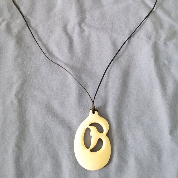 Maori New Zealand Hand Carved Bone Pendant - Picture 3 of 4